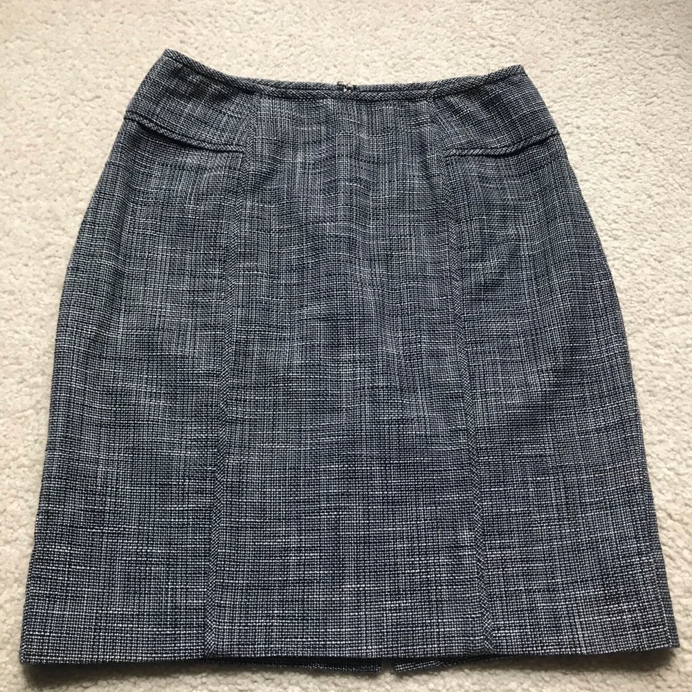 Like New! Banana Republic Navy White Tweed Pencil Skirt – Size 2